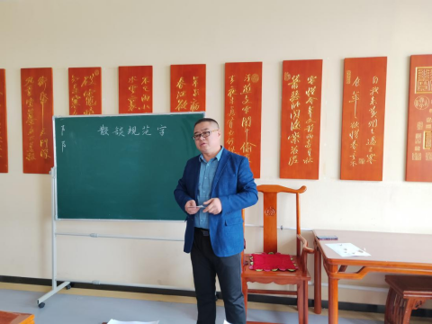 “境界柳影·沁潤(rùn)芳華”   ——柳影實(shí)驗(yàn)學(xué)校教師硬筆書(shū)法培訓(xùn)